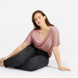 Everlane Air Oversized V-Neck Tee in Faded Pink